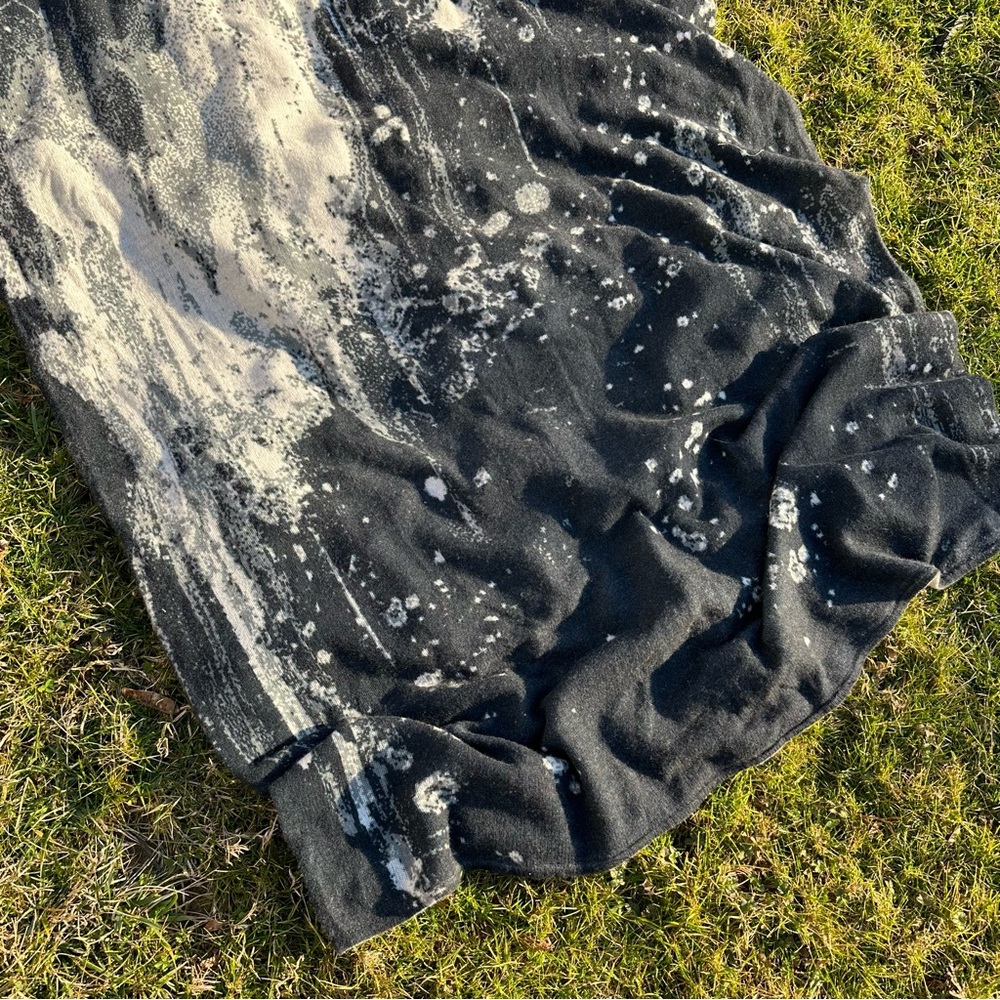 NWOT Skull Cashmere Abstract Art Shawl - Picture 4 of 10